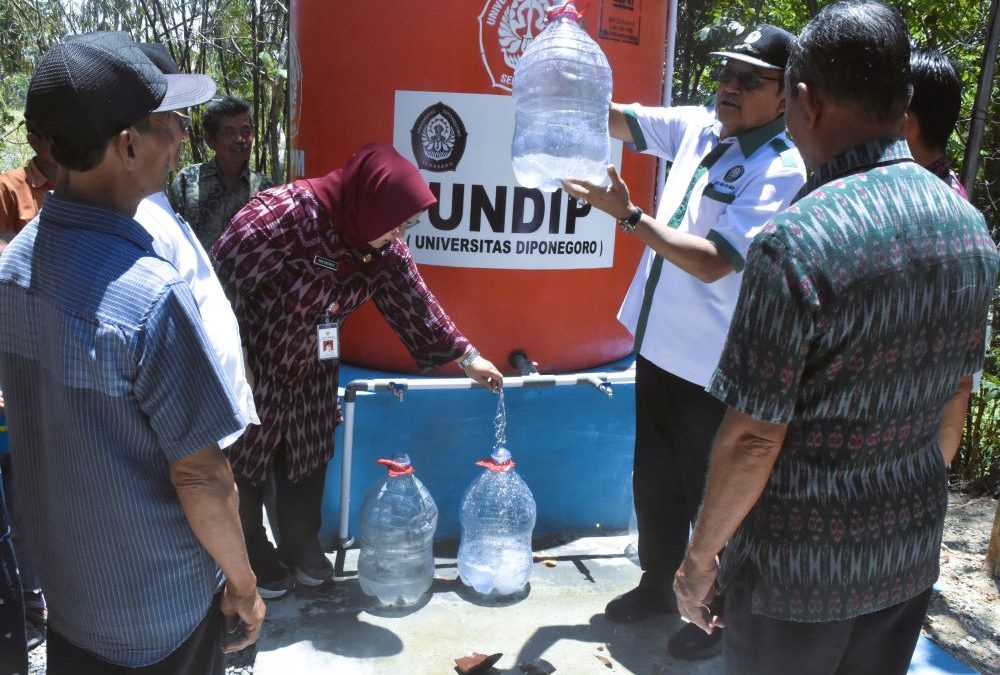 UNDIP Beri Bantuan Satu Titik Sumur Bor Di Kecamatan Gesi Kabupaten