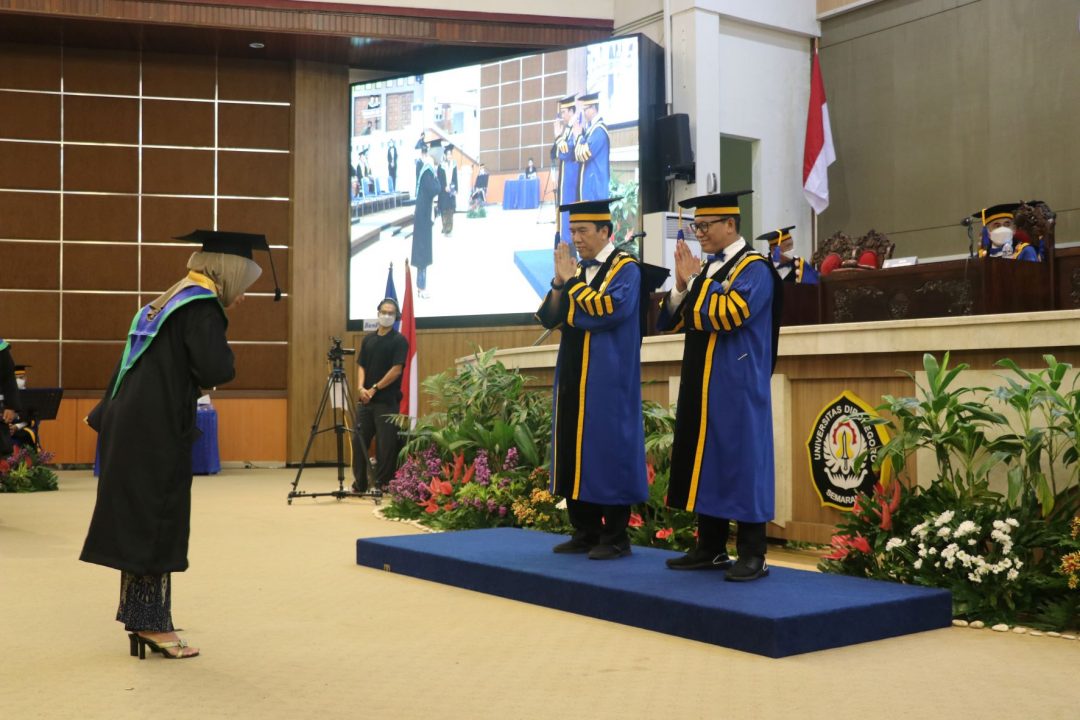 Pesan Rektor UNDIP Pada Wisuda Ke-168: Amalkan Ilmu Dan Jaga Integritas ...