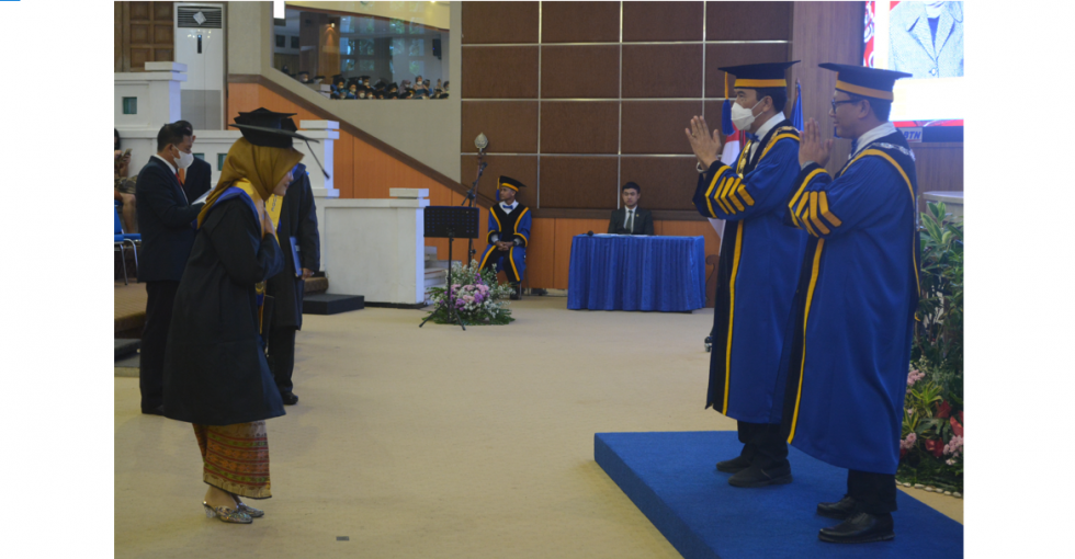 Pesan Rektor Pada Wisuda Ke-169 Undip: Jadilah Teladan Dan Bermanfaat ...