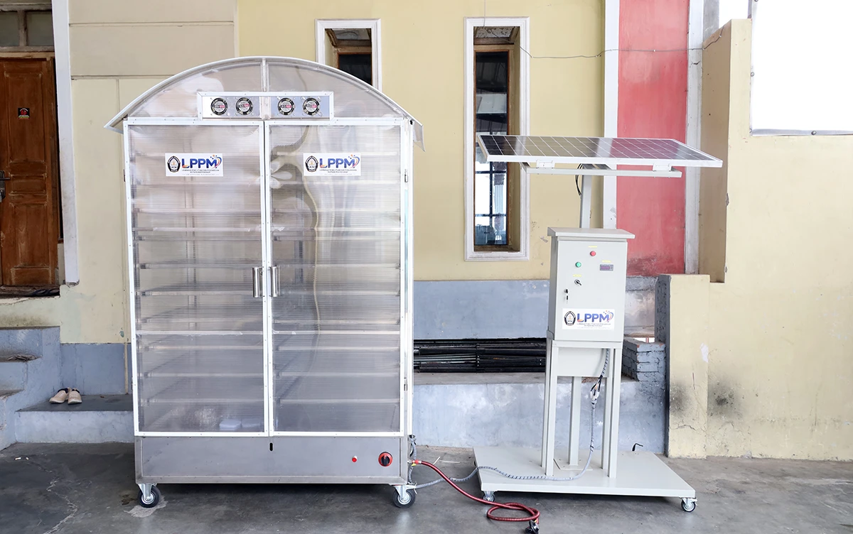 Alat Pengering Surya Hibrida Kabinet Portabel