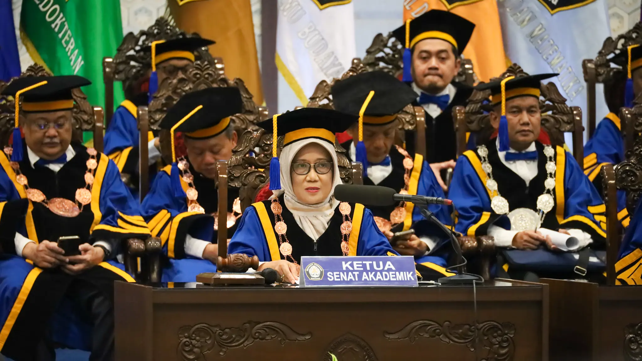 Ketua Senat Akademik UNDIP pada Prosesi Wisuda ke-184 Universitas Diponegoro di Muladi Dome