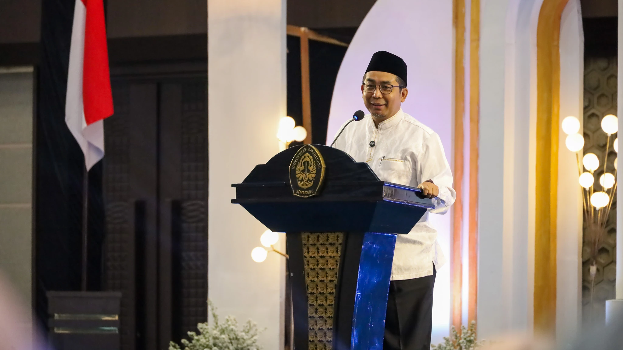 K.H. Anang Rikza Masyhadi, M.A., Ph.D. mengisi tausiah pada UNDIP, Semarang (14/10) – Universitas Diponegoro (UNDIP) menggelar Pembinaan Kerohanian dalam rangka Dies Natalis ke-69 UNDIP
